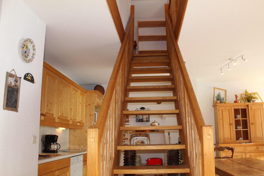 Location au ski Appartement 3 pièces 6 personnes (10ALB) - Résidence l'Aiglon - Vars - Escalier