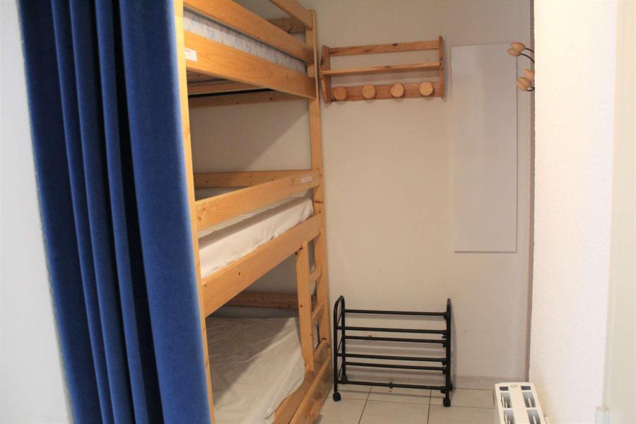 Rent in ski resort 2 room apartment 4 people (002) - Résidence le Bois du Fau - Vars