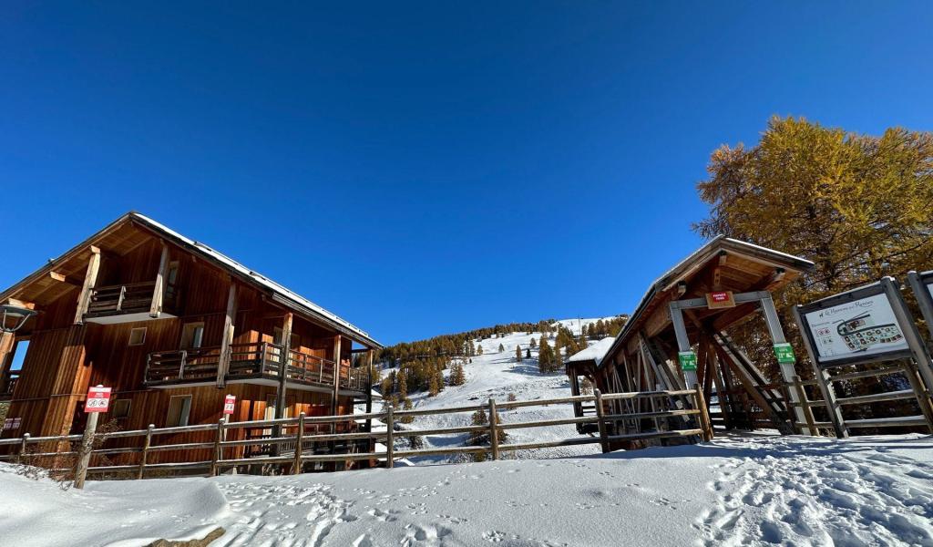 Skiverleih Résidence Le Hameau Des Rennes - Vars - Draußen im Winter