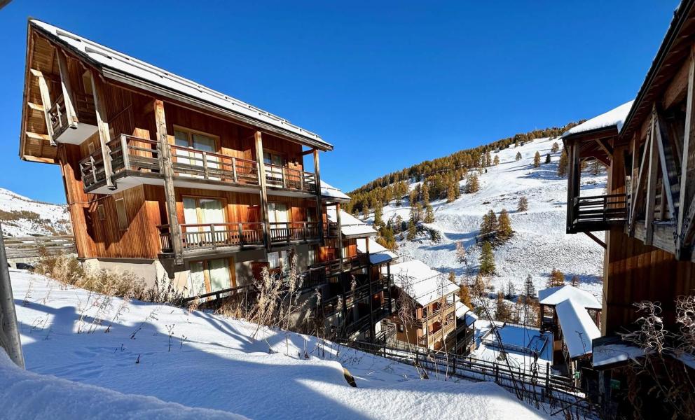 Location au ski Résidence Le Hameau Des Rennes - Vars - Extérieur hiver