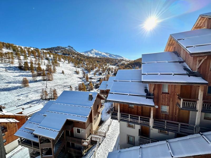 Vakantie in de bergen Résidence Le Hameau Des Rennes - Vars - Buiten winter