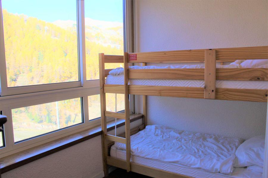 Rent in ski resort 3 room apartment 6 people (1053) - Résidence le Pelvoux II - Vars - Bunk beds