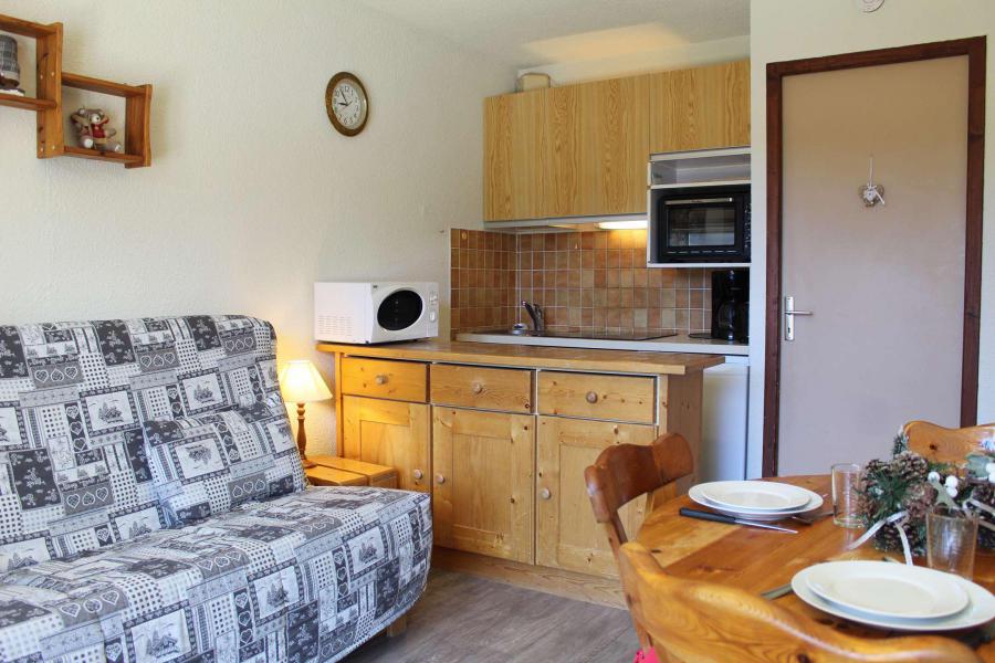 Rent in ski resort Studio sleeping corner 4 people (B102) - Résidence les Alpages - Vars - Living room