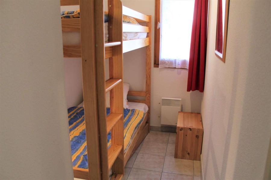 Skiverleih 3-Zimmer-Holzhütte für 4 Personen (01) - Résidence Marmottons - Vars - Offener Schlafbereich