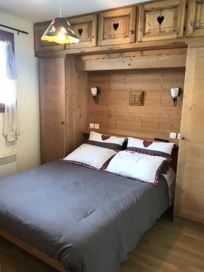 Rent in ski resort Chalets des Rennes - Vars - Bedroom