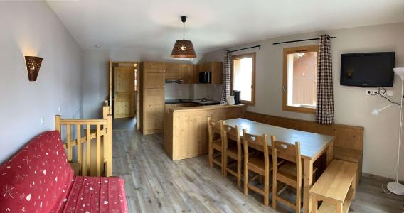 Rent in ski resort Chalets des Rennes - Vars - Living room