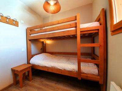 Rent in ski resort 3 room duplex apartment 6 people (A62) - Les Chalets des Rennes - Vars - Bedroom