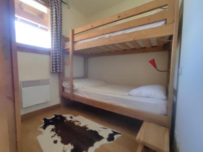 Rent in ski resort 3 room duplex apartment 6 people (D41) - Les Chalets des Rennes - Vars - Bedroom