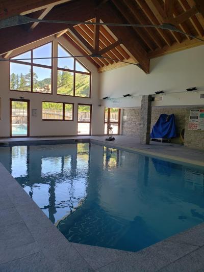 Location au ski Les Chalets des Rennes - Vars - Piscine