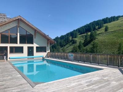 Location au ski Les Chalets des Rennes - Vars - Piscine