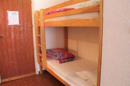 Rent in ski resort Studio sleeping corner 4 people (011) - Résidence Centre Vars - Vars - Bunk beds