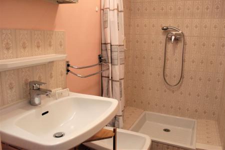 Rent in ski resort Studio sleeping corner 4 people (086) - Résidence Centre Vars - Vars - Shower room