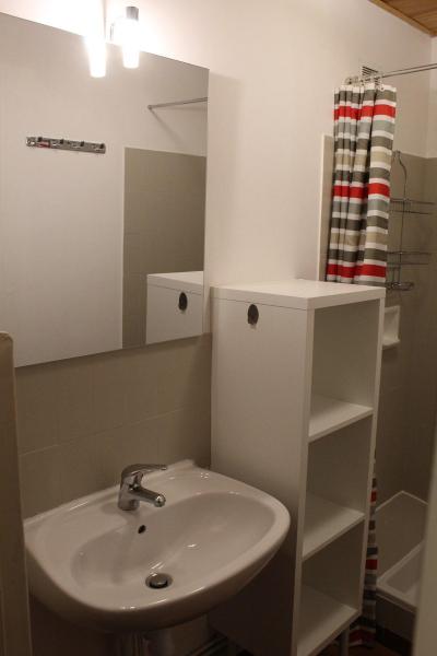 Rent in ski resort Studio sleeping corner 6 people (088) - Résidence Centre Vars - Vars - Shower room