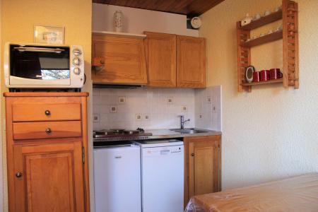 Rent in ski resort Studio sleeping corner 4 people (111) - Résidence le Pastourlet - Vars - Kitchenette