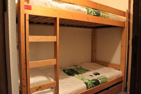 Rent in ski resort Studio sleeping corner 4 people (B102) - Résidence les Alpages - Vars - Cabin