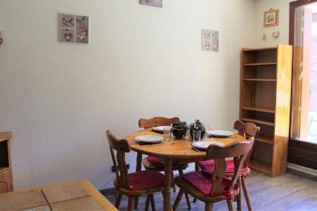 Rent in ski resort Studio sleeping corner 4 people (B102) - Résidence les Alpages - Vars - Living room