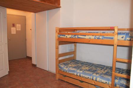 Rent in ski resort 2 room apartment sleeping corner 6 people (0004) - Résidence les Bouquetins 1 - Vars - Sleeping area