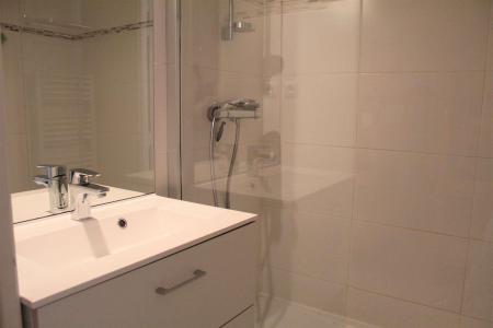 Rent in ski resort Studio cabin 6 people (512) - Résidence Ski Soleil - Vars - Shower room