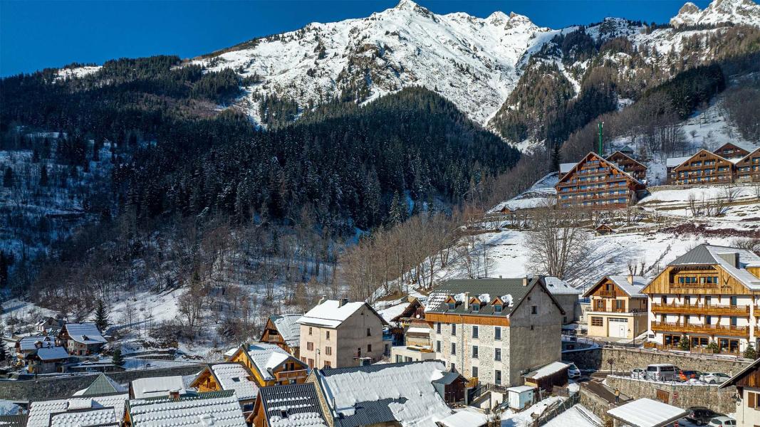 Vacanze in montagna Hôtel Les Cimes - Vaujany - Esteriore inverno