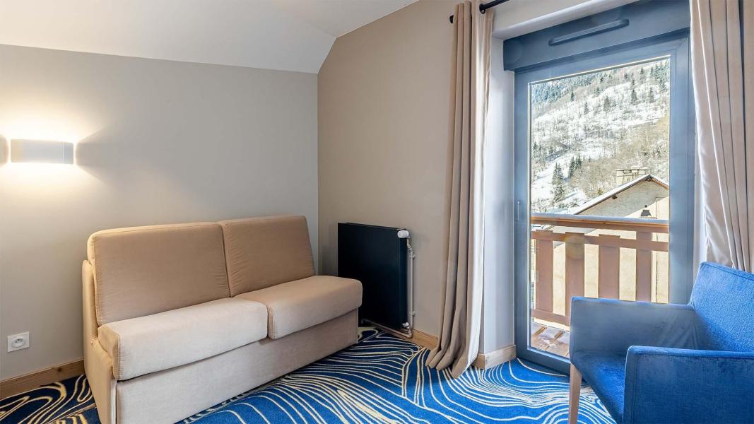 Rent in ski resort Hôtel Les Cimes - Vaujany - Living room