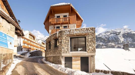 Vacances en montagne Hôtel Les Cimes - Vaujany - Extérieur hiver