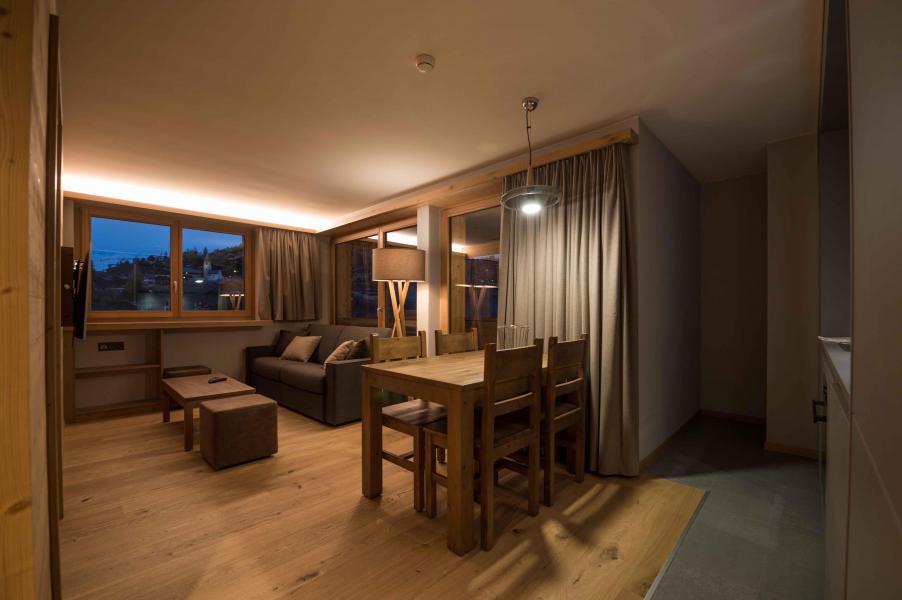Rent in ski resort Résidence Swisspeak Resorts Vercorin - Vercorin - Living room