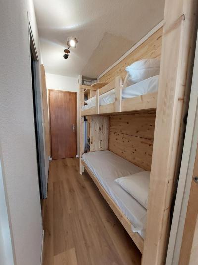 Rent in ski resort Studio sleeping corner 4 people (K102) - Résidence les Arolles - Villard de Lans